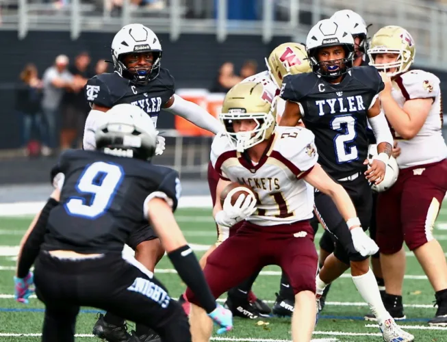 Prep football roundup: Cadets rally past Maroon Knights, 29-27